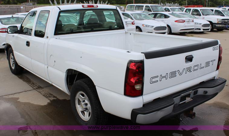 image for item J5771 2004 Chevrolet Silverado 1500 Ext. Cab pickup truck