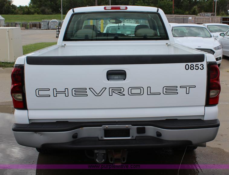 image for item J5771 2004 Chevrolet Silverado 1500 Ext. Cab pickup truck