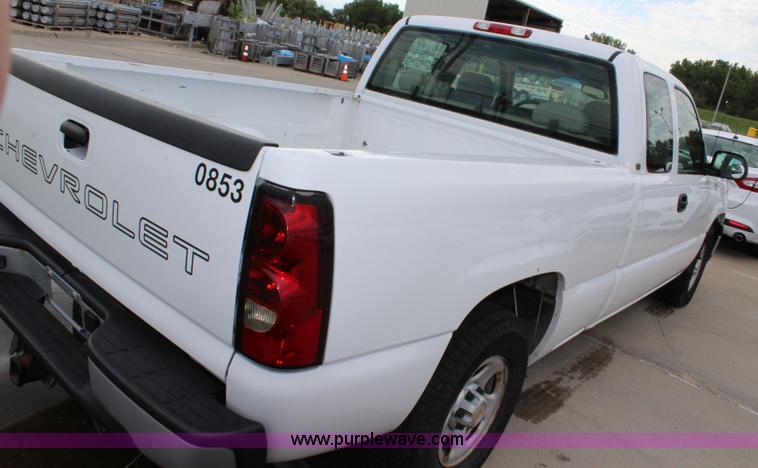 image for item J5771 2004 Chevrolet Silverado 1500 Ext. Cab pickup truck