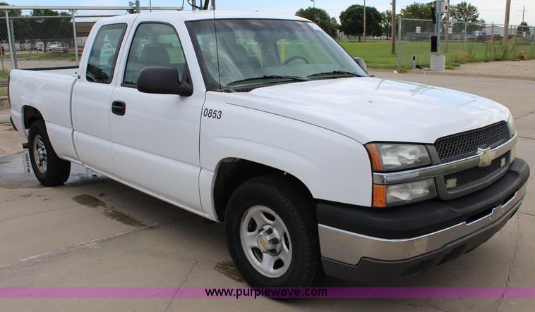 image for item J5771 2004 Chevrolet Silverado 1500 Ext. Cab pickup truck