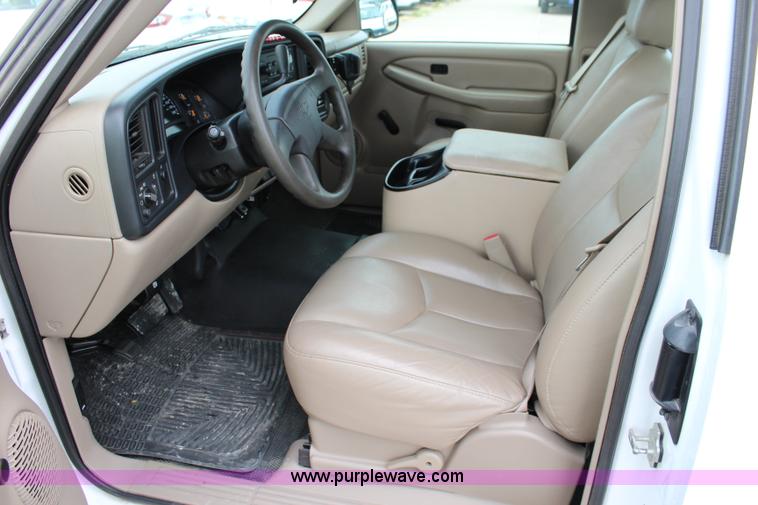 image for item J5771 2004 Chevrolet Silverado 1500 Ext. Cab pickup truck