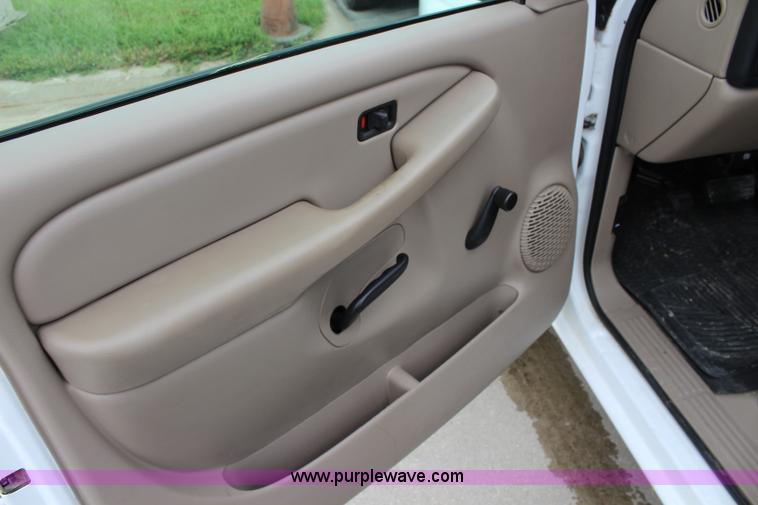 image for item J5771 2004 Chevrolet Silverado 1500 Ext. Cab pickup truck