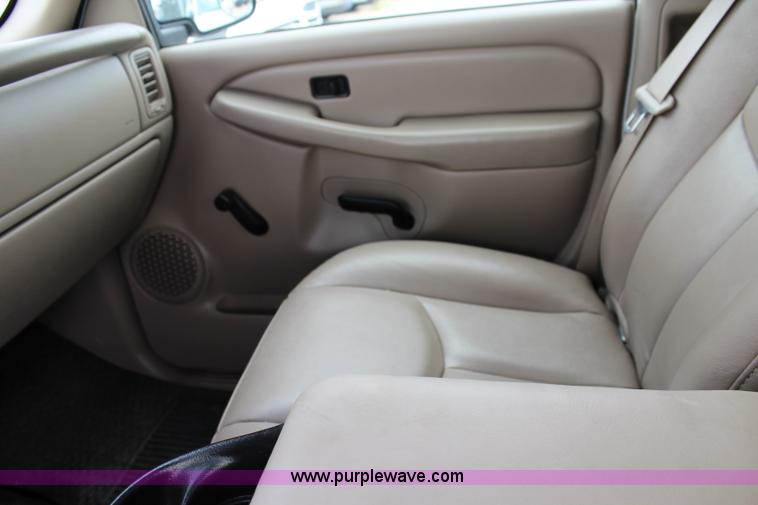 image for item J5771 2004 Chevrolet Silverado 1500 Ext. Cab pickup truck