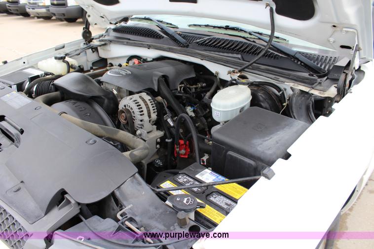 image for item J5771 2004 Chevrolet Silverado 1500 Ext. Cab pickup truck