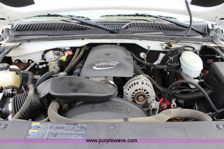 image for item J5771 2004 Chevrolet Silverado 1500 Ext. Cab pickup truck