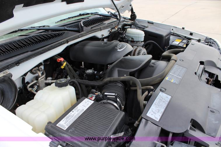 image for item J5771 2004 Chevrolet Silverado 1500 Ext. Cab pickup truck