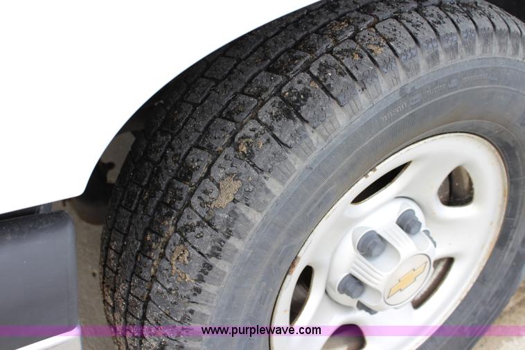 image for item J5771 2004 Chevrolet Silverado 1500 Ext. Cab pickup truck