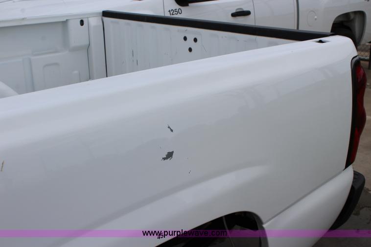 image for item J5771 2004 Chevrolet Silverado 1500 Ext. Cab pickup truck