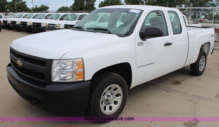 image for item J5772 2007 Chevrolet Silverado 1500 Ext. Cab pickup truck