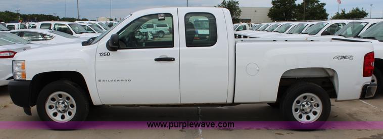 image for item J5772 2007 Chevrolet Silverado 1500 Ext. Cab pickup truck