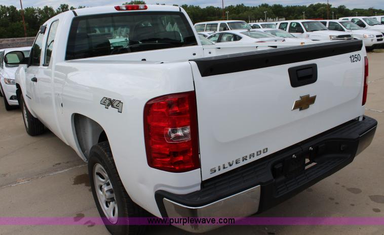 image for item J5772 2007 Chevrolet Silverado 1500 Ext. Cab pickup truck