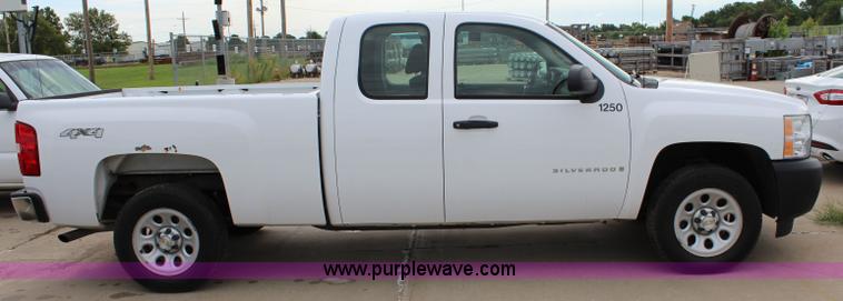 image for item J5772 2007 Chevrolet Silverado 1500 Ext. Cab pickup truck
