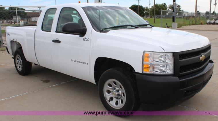 image for item J5772 2007 Chevrolet Silverado 1500 Ext. Cab pickup truck