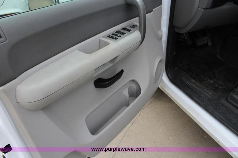 image for item J5772 2007 Chevrolet Silverado 1500 Ext. Cab pickup truck