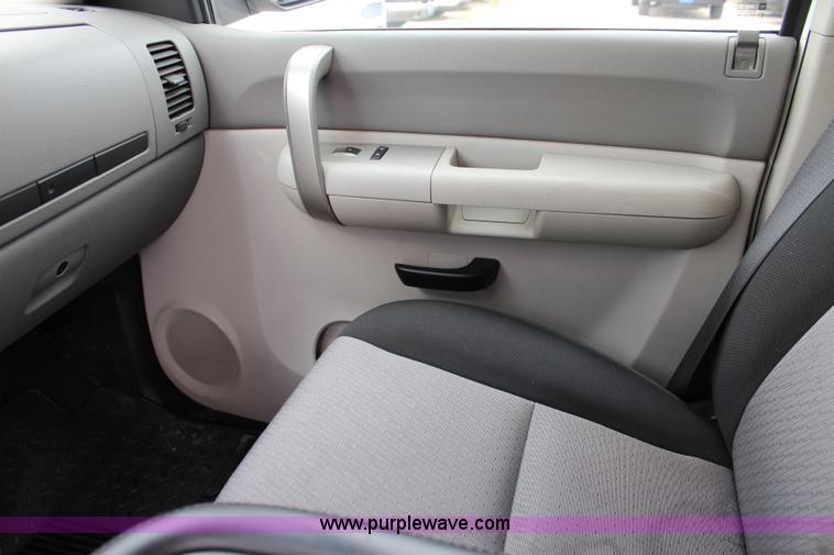 image for item J5772 2007 Chevrolet Silverado 1500 Ext. Cab pickup truck