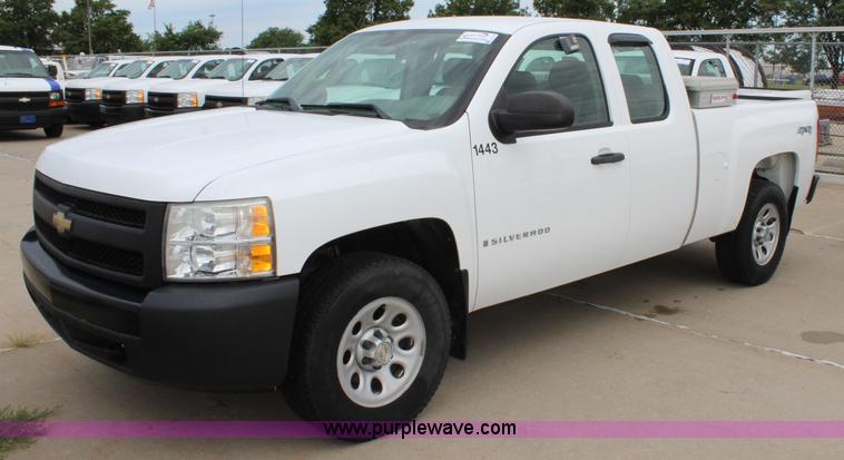 image for item J5773 2008 Chevrolet Silverado 1500 Ext. Cab pickup truck
