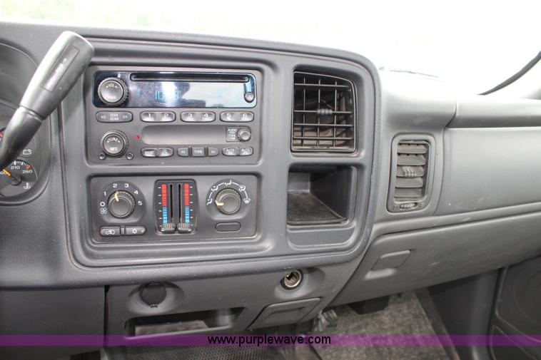 image for item J5774 2006 Chevrolet Silverado 1500 pickup truck