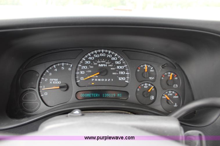 image for item J5774 2006 Chevrolet Silverado 1500 pickup truck