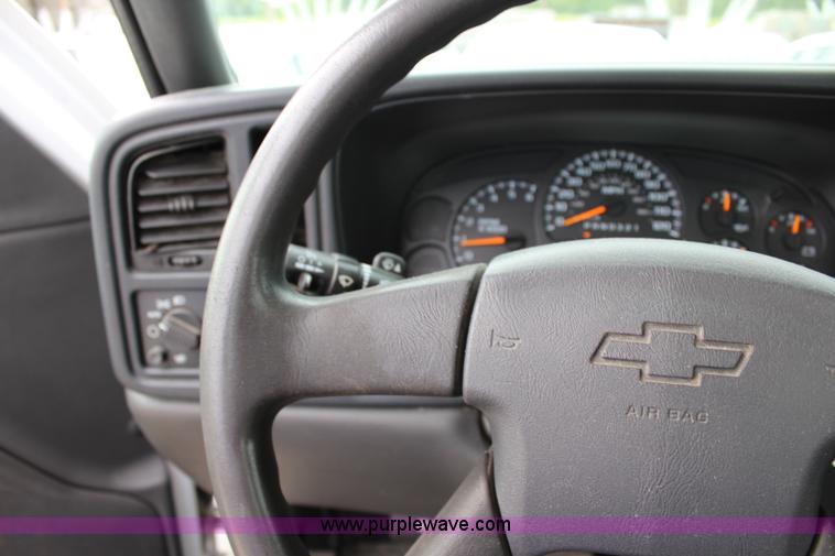 image for item J5774 2006 Chevrolet Silverado 1500 pickup truck