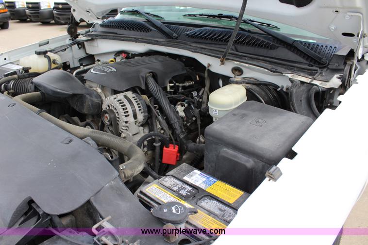 image for item J5774 2006 Chevrolet Silverado 1500 pickup truck