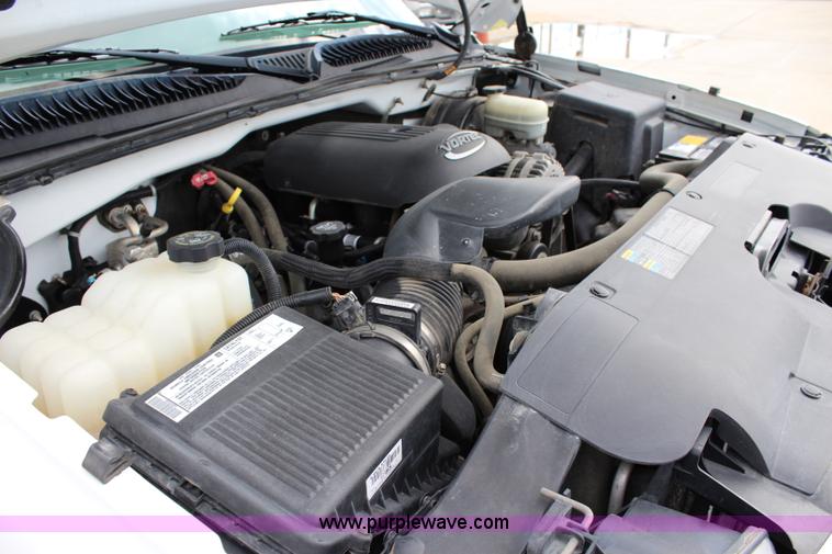 image for item J5774 2006 Chevrolet Silverado 1500 pickup truck