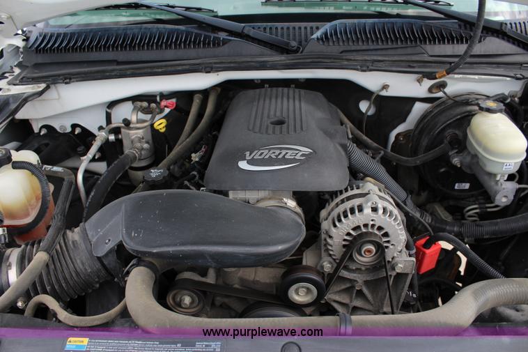 image for item J5774 2006 Chevrolet Silverado 1500 pickup truck