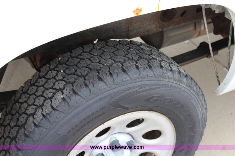 image for item J5774 2006 Chevrolet Silverado 1500 pickup truck