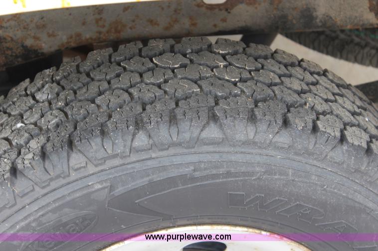 image for item J5774 2006 Chevrolet Silverado 1500 pickup truck