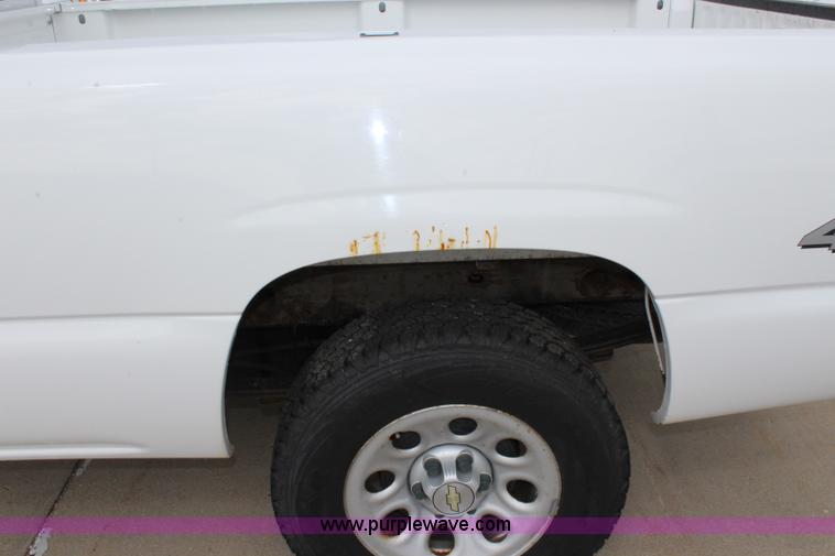 image for item J5774 2006 Chevrolet Silverado 1500 pickup truck