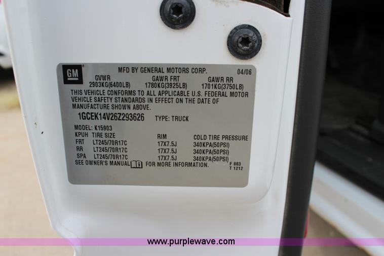 image for item J5774 2006 Chevrolet Silverado 1500 pickup truck