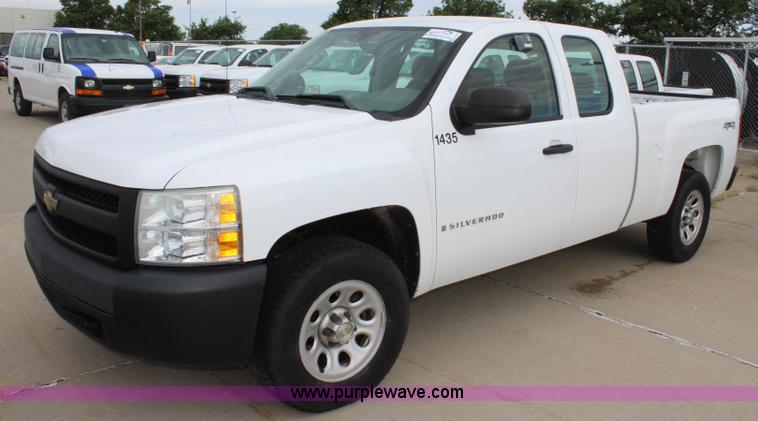 image for item J5775 2008 Chevrolet Silverado 1500 Ext. Cab pickup truck