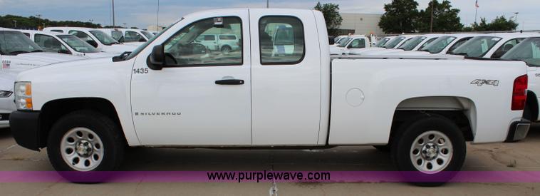 image for item J5775 2008 Chevrolet Silverado 1500 Ext. Cab pickup truck