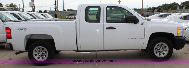 image for item J5775 2008 Chevrolet Silverado 1500 Ext. Cab pickup truck