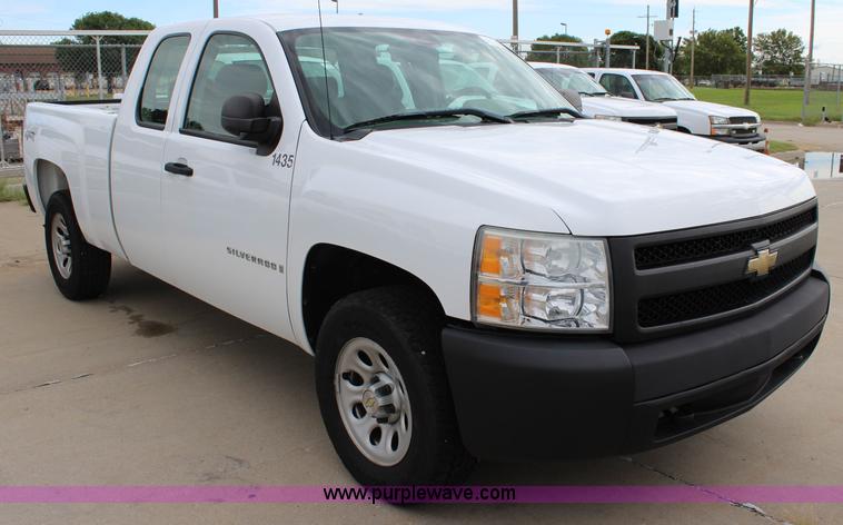 image for item J5775 2008 Chevrolet Silverado 1500 Ext. Cab pickup truck