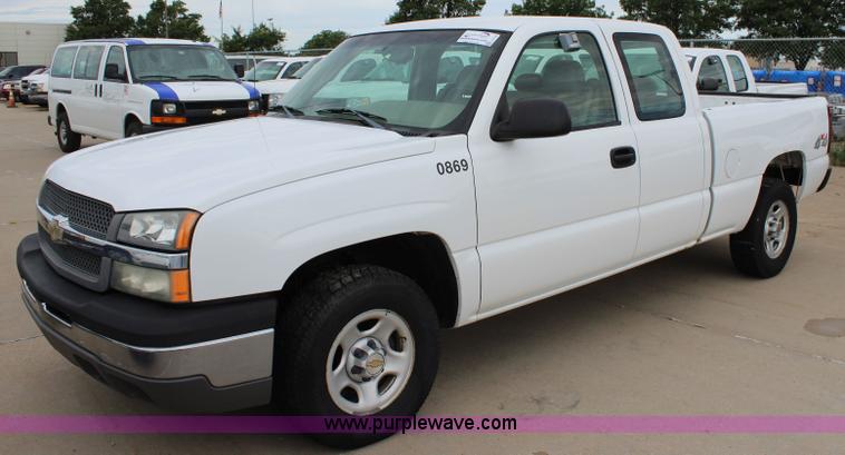 image for item J5776 2004 Chevrolet Silverado 1500 Ext. Cab pickup truck