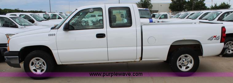 image for item J5776 2004 Chevrolet Silverado 1500 Ext. Cab pickup truck