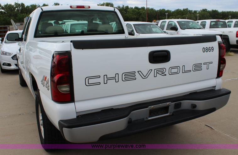image for item J5776 2004 Chevrolet Silverado 1500 Ext. Cab pickup truck