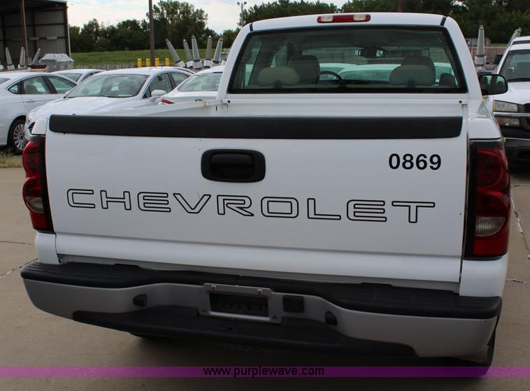 image for item J5776 2004 Chevrolet Silverado 1500 Ext. Cab pickup truck