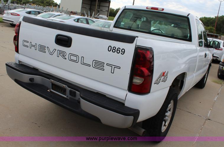 image for item J5776 2004 Chevrolet Silverado 1500 Ext. Cab pickup truck