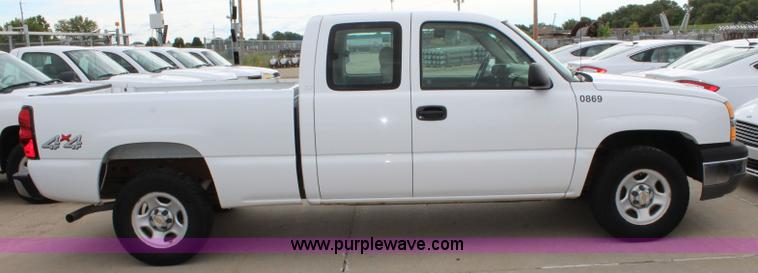 image for item J5776 2004 Chevrolet Silverado 1500 Ext. Cab pickup truck