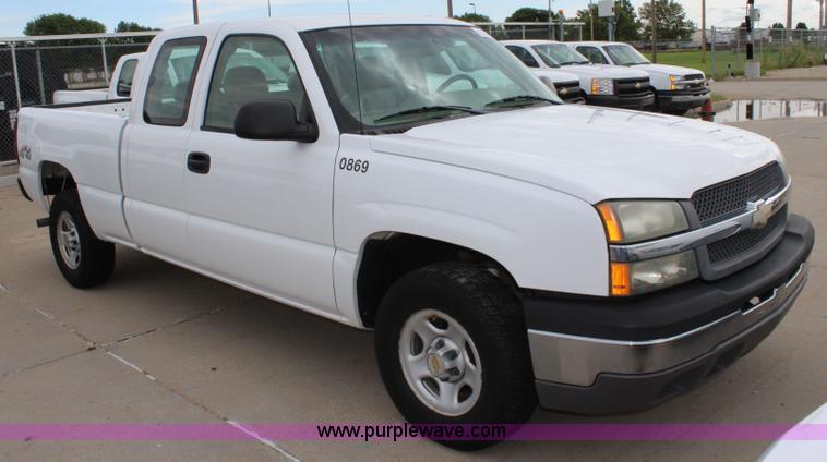 image for item J5776 2004 Chevrolet Silverado 1500 Ext. Cab pickup truck