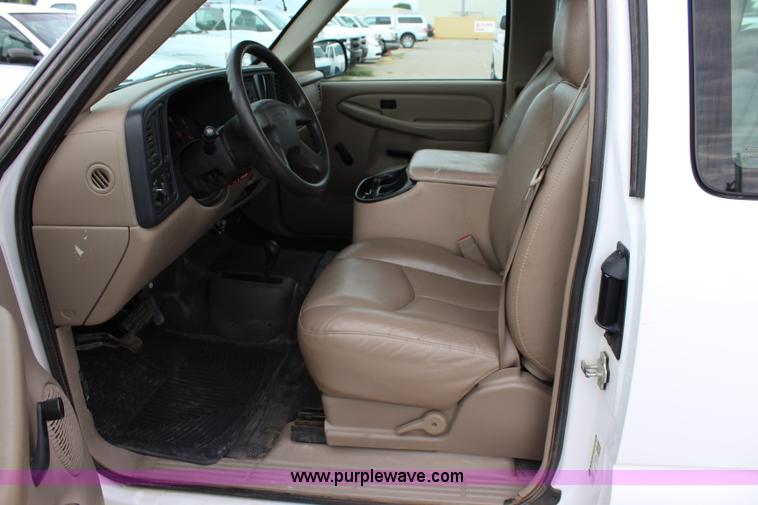 image for item J5776 2004 Chevrolet Silverado 1500 Ext. Cab pickup truck