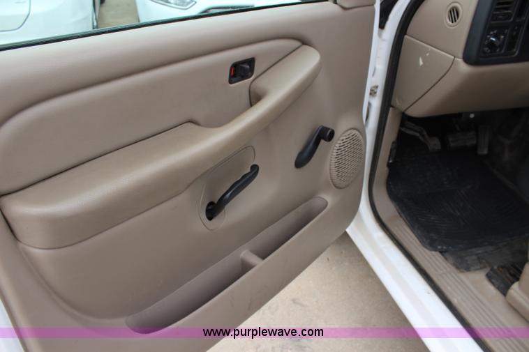 image for item J5776 2004 Chevrolet Silverado 1500 Ext. Cab pickup truck