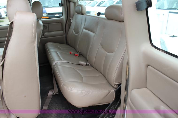 image for item J5776 2004 Chevrolet Silverado 1500 Ext. Cab pickup truck