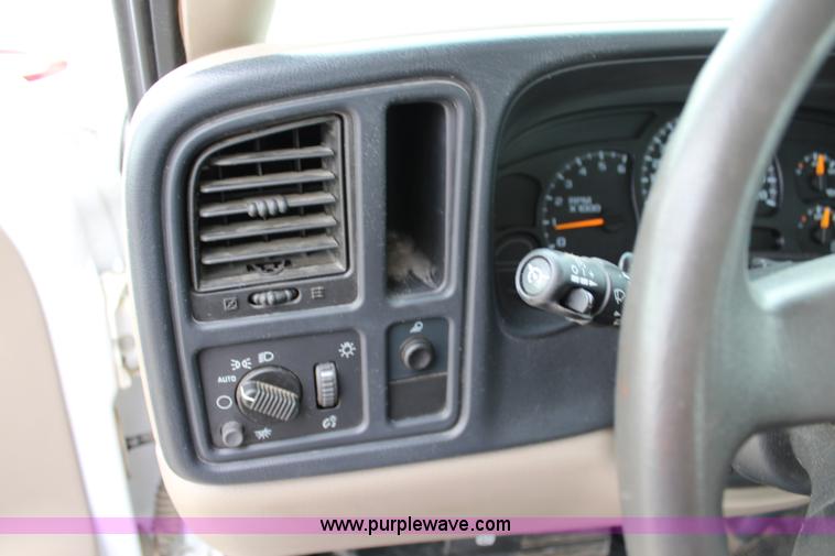 image for item J5776 2004 Chevrolet Silverado 1500 Ext. Cab pickup truck