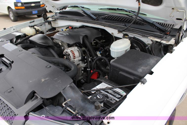 image for item J5776 2004 Chevrolet Silverado 1500 Ext. Cab pickup truck