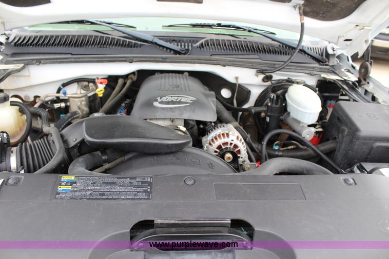 image for item J5776 2004 Chevrolet Silverado 1500 Ext. Cab pickup truck