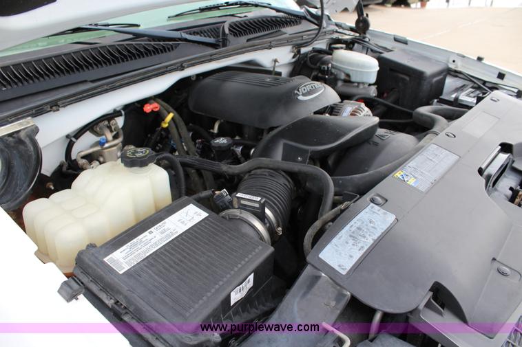 image for item J5776 2004 Chevrolet Silverado 1500 Ext. Cab pickup truck