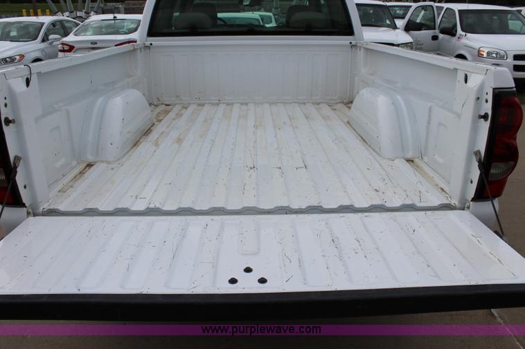 image for item J5776 2004 Chevrolet Silverado 1500 Ext. Cab pickup truck