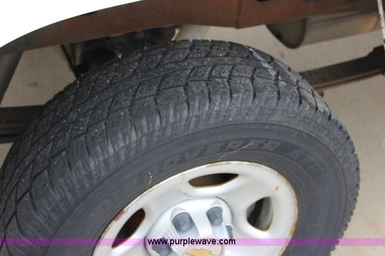 image for item J5776 2004 Chevrolet Silverado 1500 Ext. Cab pickup truck